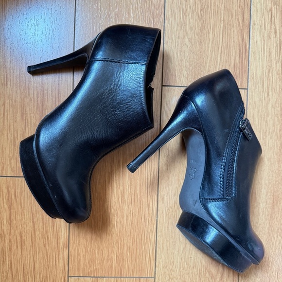 Tory Burch Black All Leather Platform Stiletto High Heel Booties Round Toe 8.5 - Picture 3 of 7